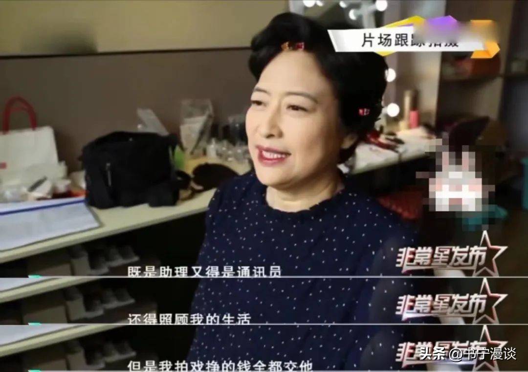 家里装修得豪华又雅致老公亮相好帅气开元棋牌67岁许娣在北京别墅请客(图2)